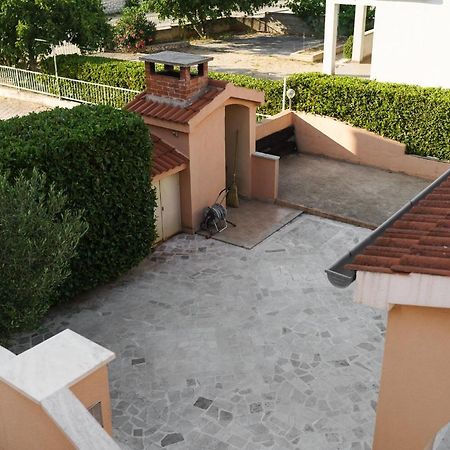 Apartmani NEDOKLAN Srima Bagian luar foto