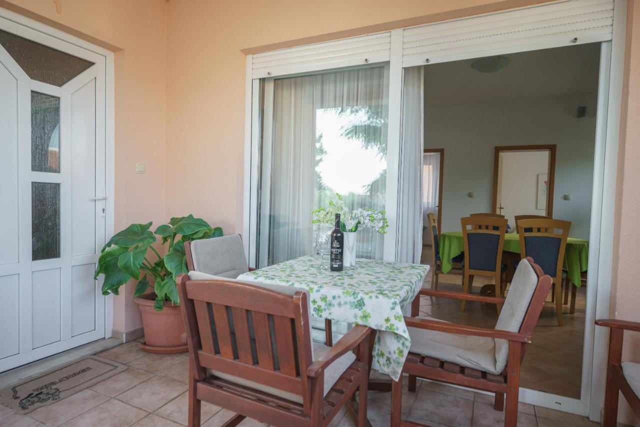 Apartmani NEDOKLAN Srima Bagian luar foto