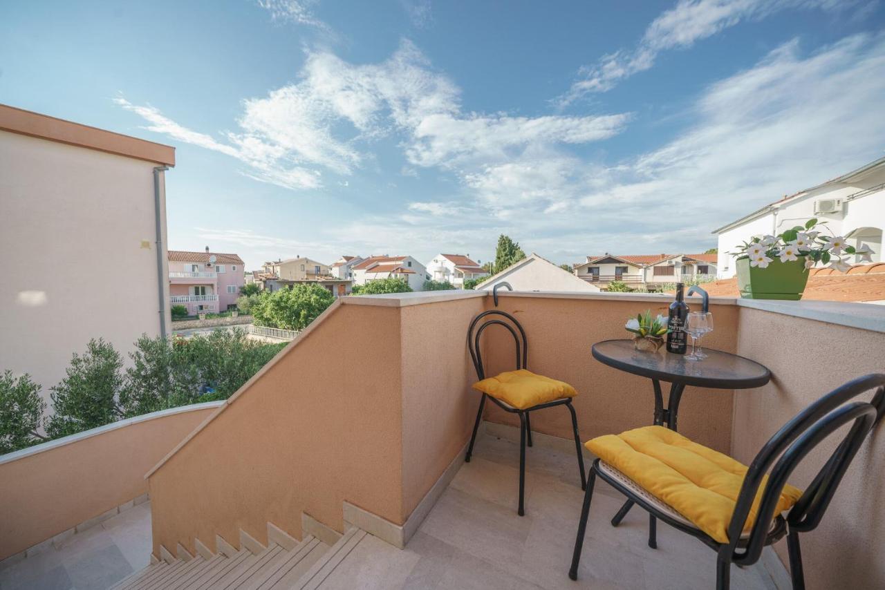 Apartmani NEDOKLAN Srima Bagian luar foto