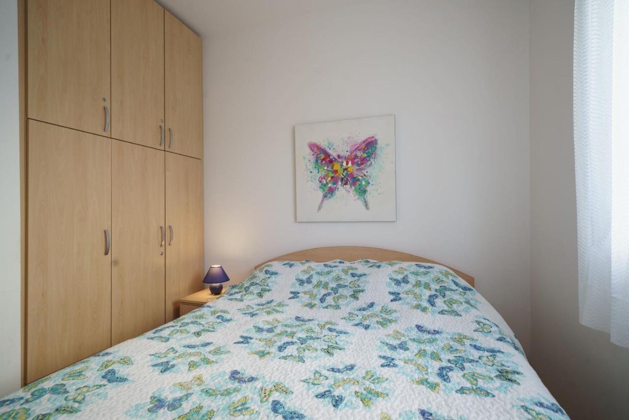 Apartmani NEDOKLAN Srima Bagian luar foto