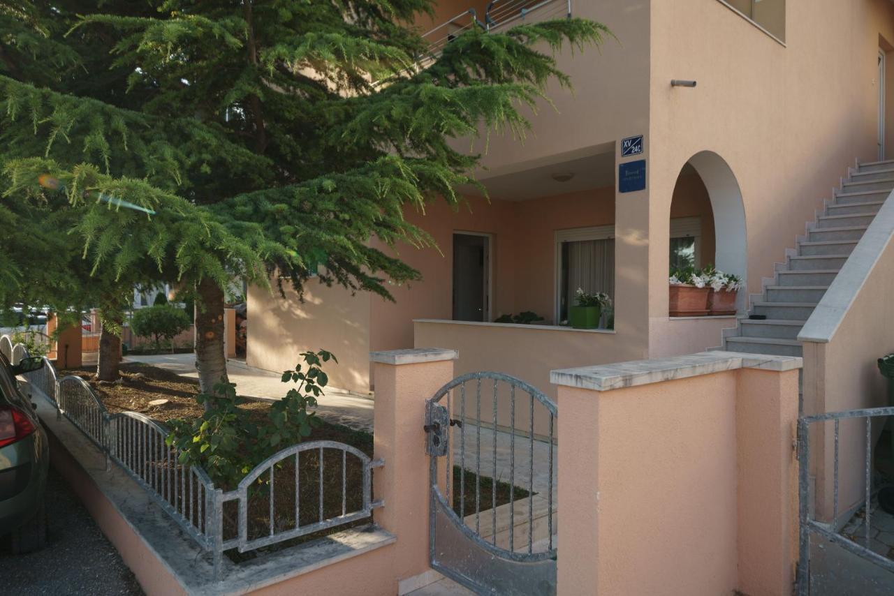 Apartmani NEDOKLAN Srima Bagian luar foto