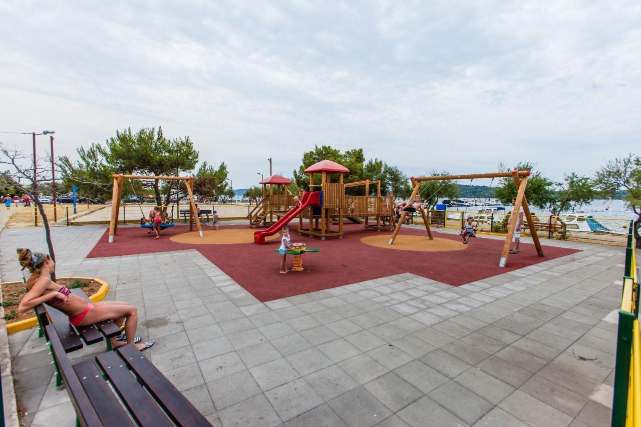 Apartmani NEDOKLAN Srima Bagian luar foto