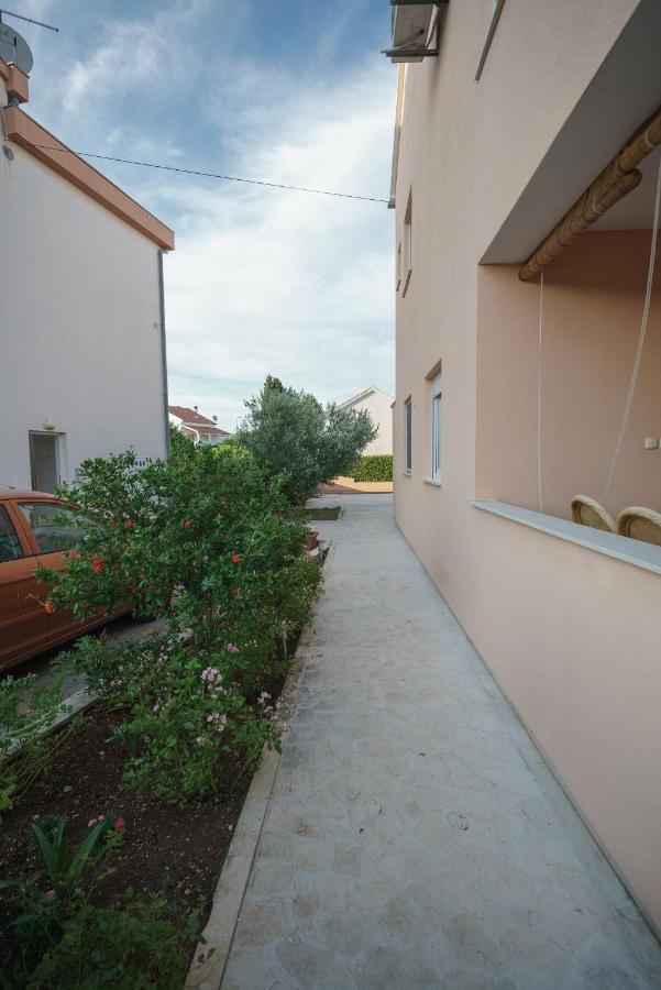 Apartmani NEDOKLAN Srima Bagian luar foto