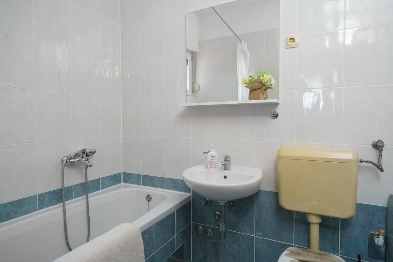 Apartmani NEDOKLAN Srima Bagian luar foto
