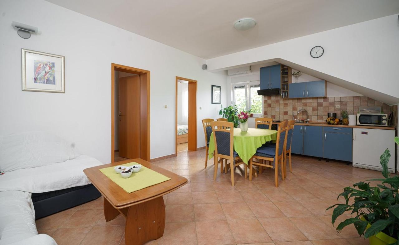 Apartmani NEDOKLAN Srima Bagian luar foto