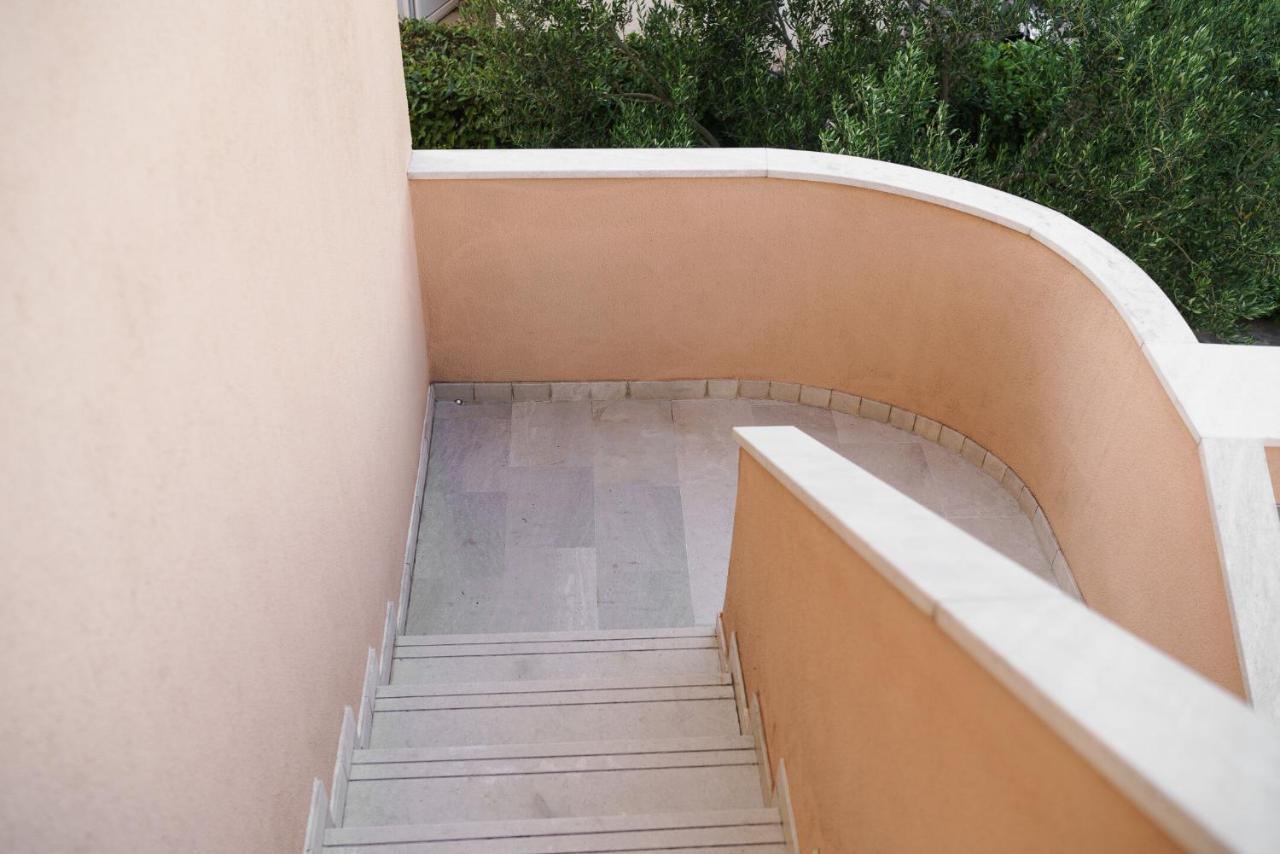 Apartmani NEDOKLAN Srima Bagian luar foto