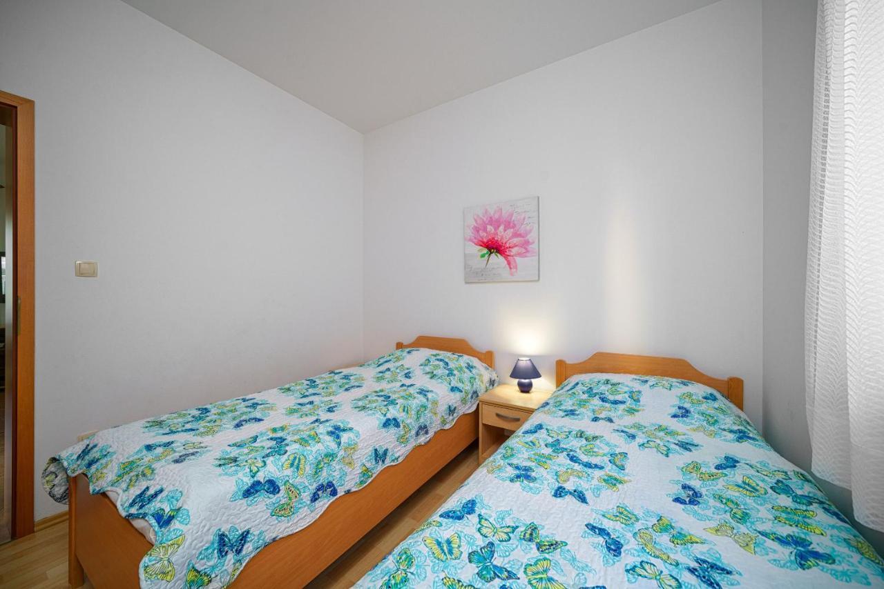 Apartmani NEDOKLAN Srima Bagian luar foto