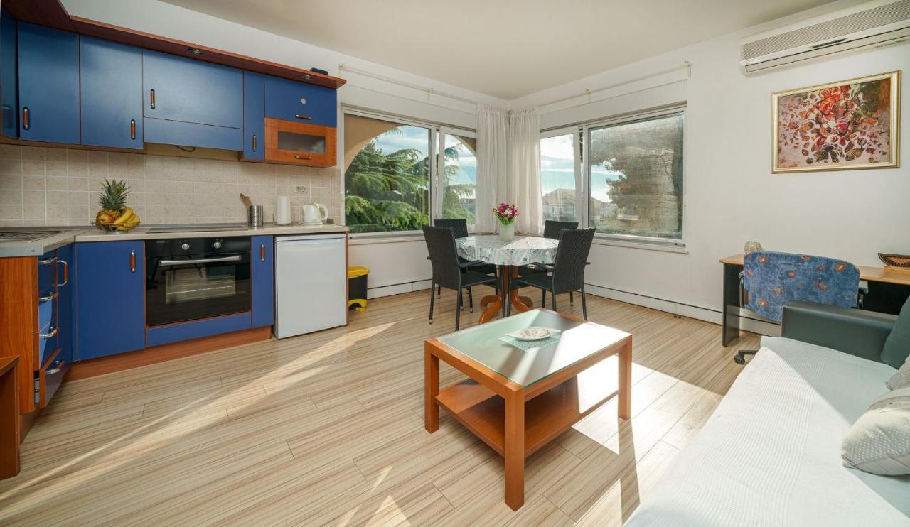 Apartmani NEDOKLAN Srima Bagian luar foto