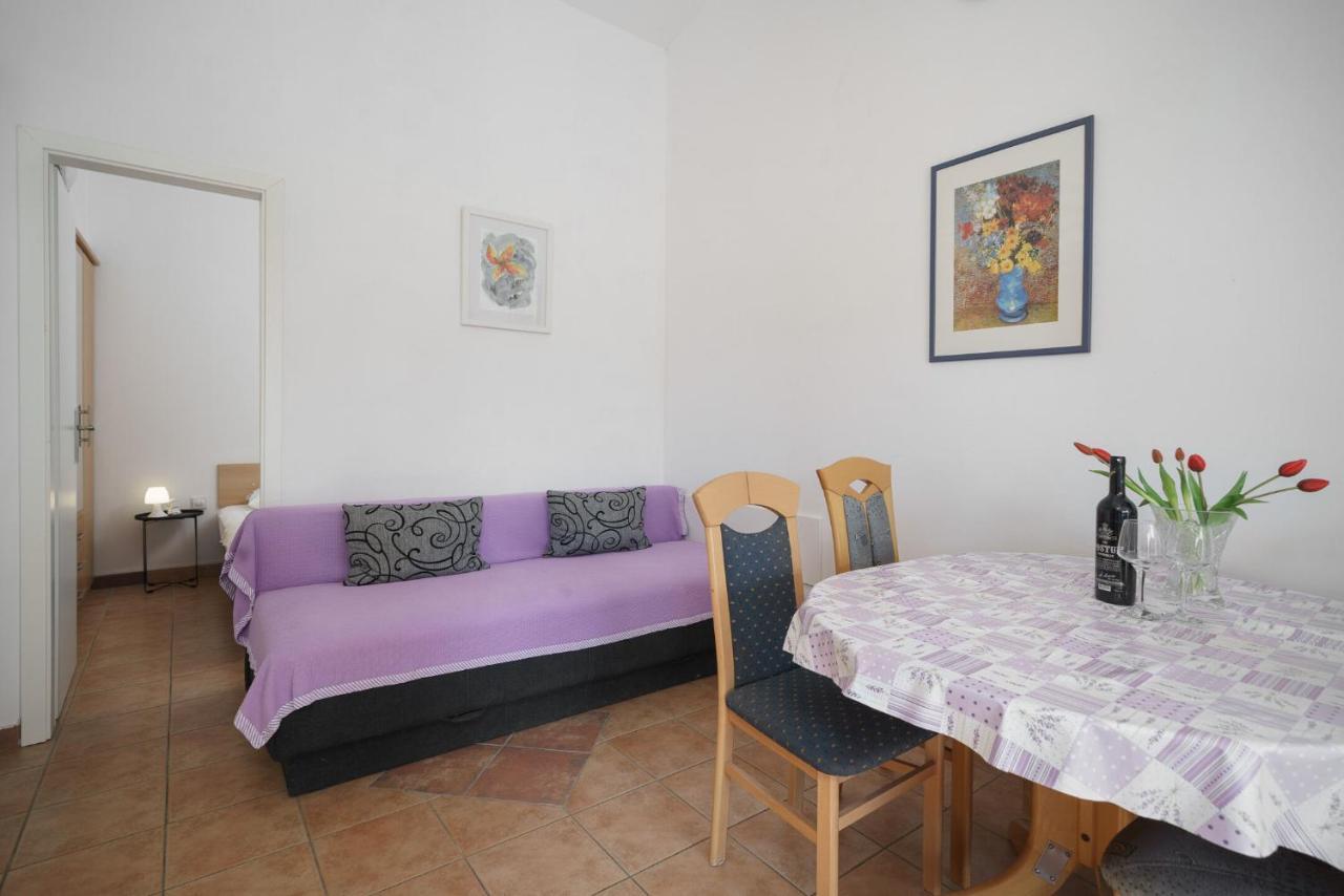Apartmani NEDOKLAN Srima Bagian luar foto
