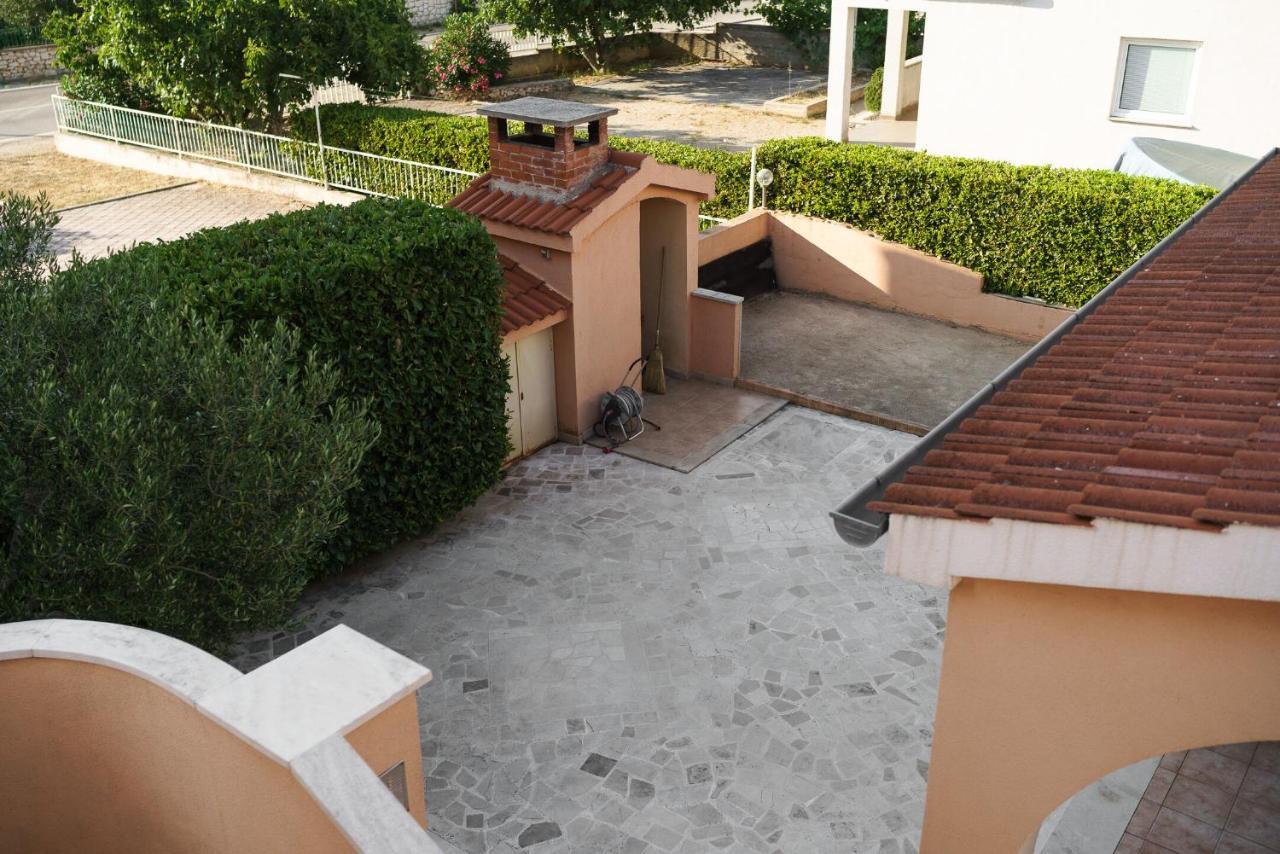Apartmani NEDOKLAN Srima Bagian luar foto