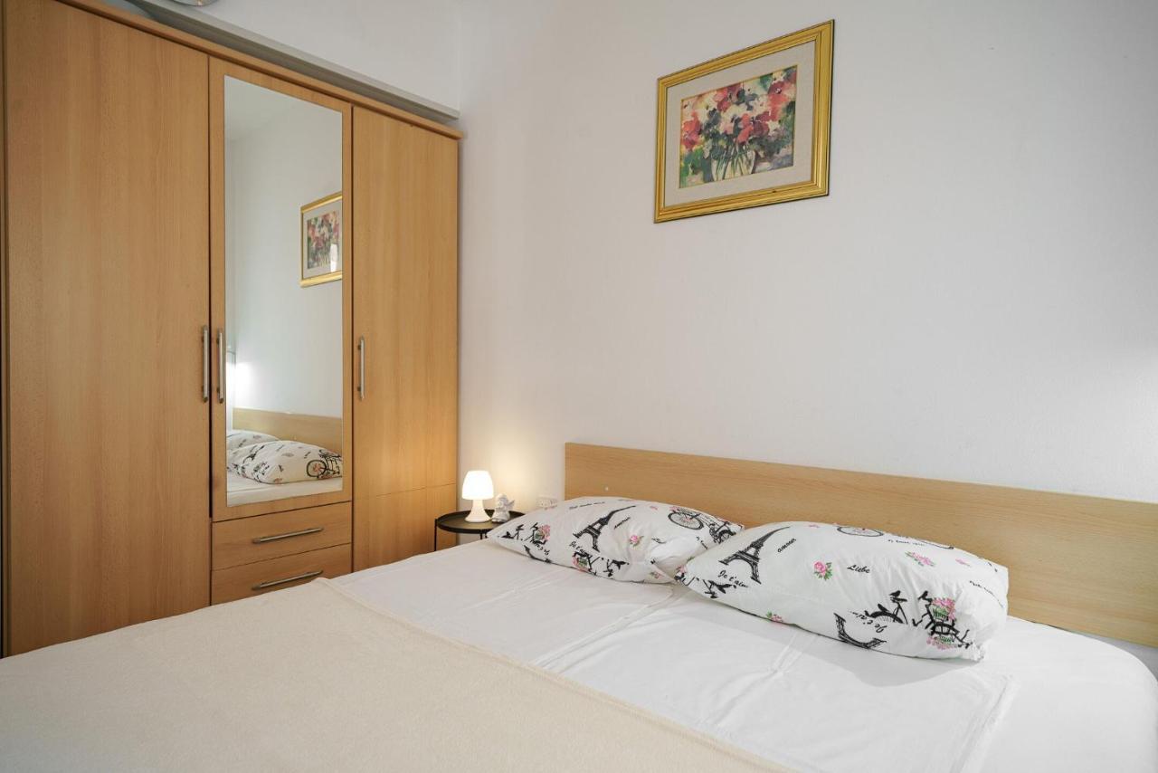 Apartmani NEDOKLAN Srima Bagian luar foto