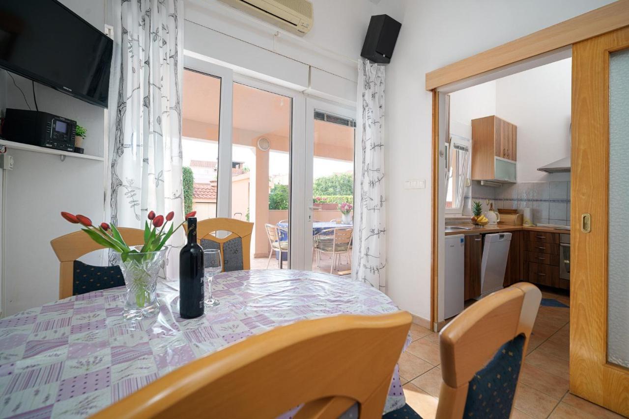 Apartmani NEDOKLAN Srima Bagian luar foto