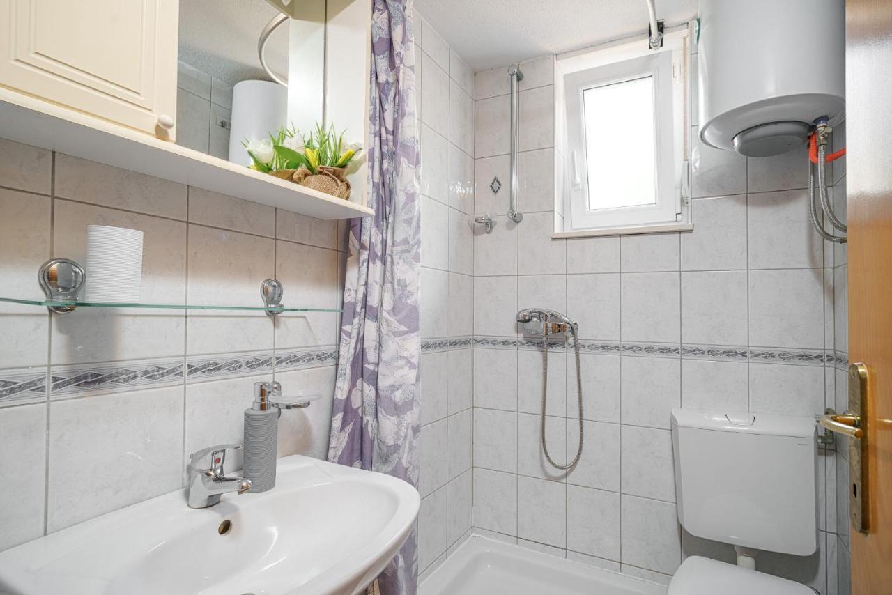 Apartmani NEDOKLAN Srima Bagian luar foto